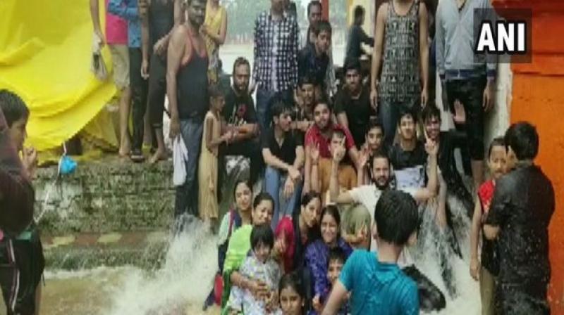 MP: People celebrates as Tapti river overflows in Betul
