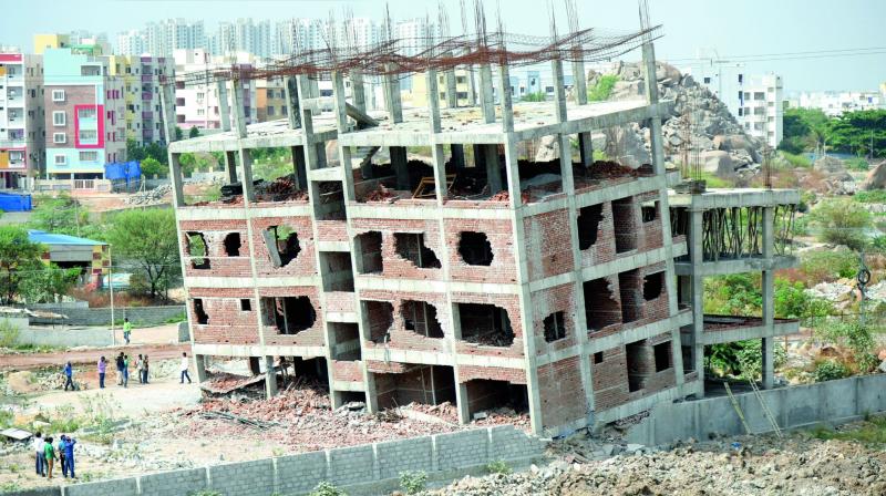 The bid by GHMC to implode a building at Sunnam Cheruvu near Madhapur in the city failed on Monday.