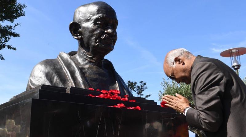 President Kovind unveils statue of Mahatma Gandhi in Switzerland