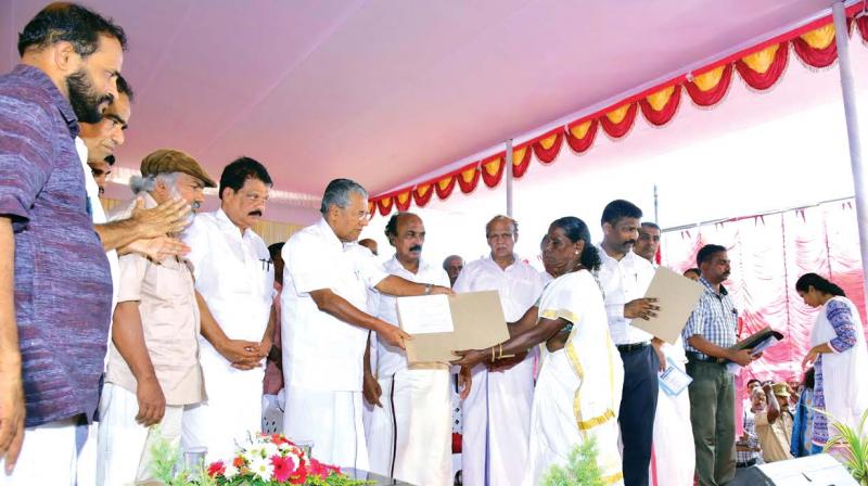 Chief Minister Pinarayi Vijayan distributes title deeds at the district-level Pattaya Mela at Kanjangad Town Hall in Kasargod on Saturday. (Photo: DC)