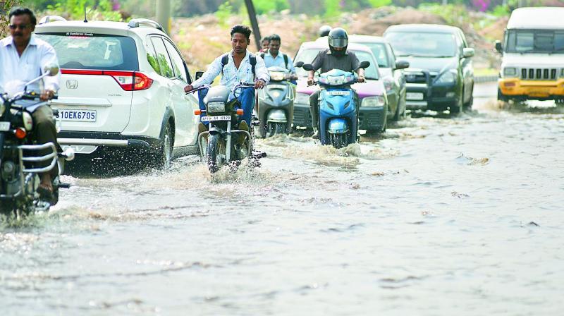 Vehicles ply through the water-clogged road at Necklace road in the city on Wednesday. (Photo: DC)