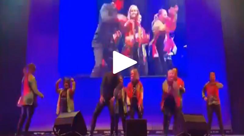 Video: Shah Rukh Khan shakes leg with kids at Indian Film Festival of Melbourne 2019
