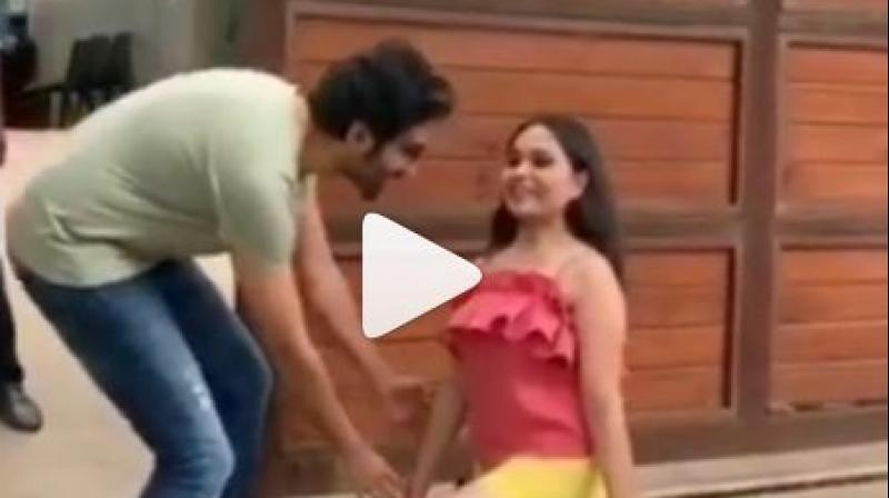 This is what Kartik Aaryan did when his young fan proposed him; Watch