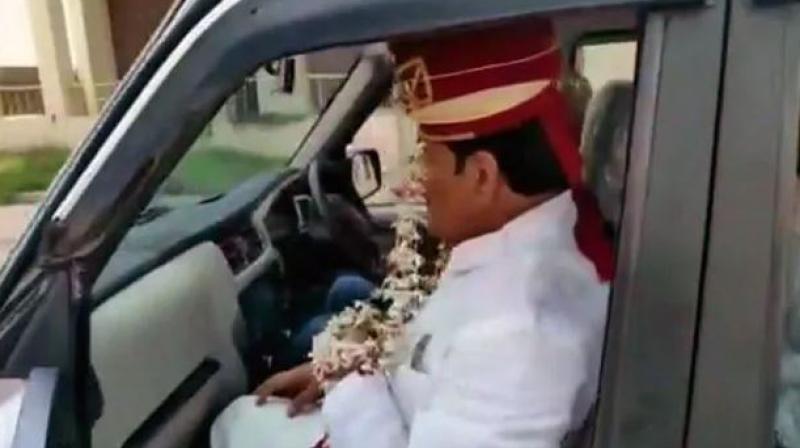To dodge police, SP leader dresses up as groom, workers as â€˜baraatisâ€™