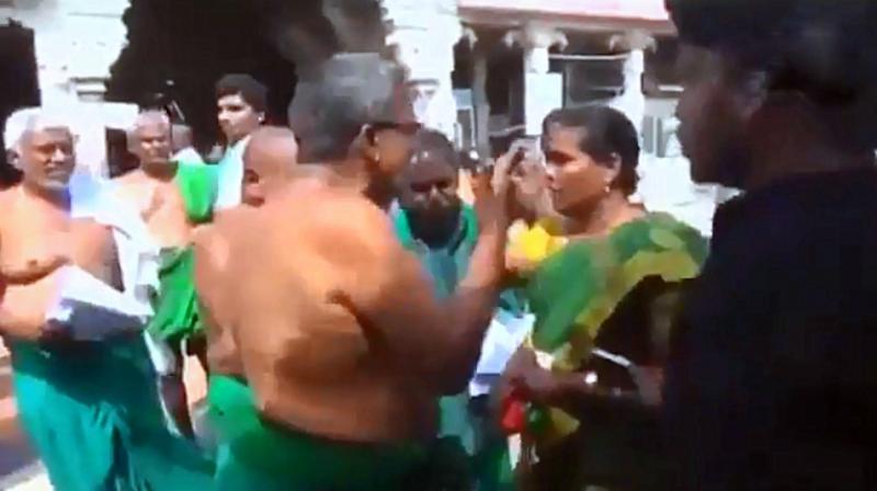The scuffle ensued when the Nellaiyammal objected to Ayyakannu distributing pamphlets and waved her slippers at him, prompting the farmer leader to retaliate with verbal abuses. (Photo: Screengrab | ANI)