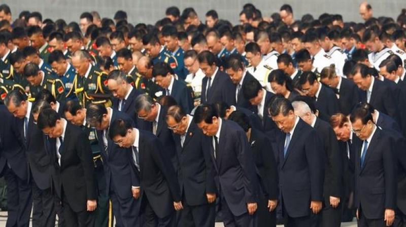 China: President Xi Jinping bows to Mao Zedong ahead of National Day celebration