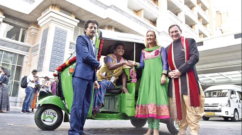 Chennai: Oz team takes â€˜M Autoâ€™ ride to Kapali temple