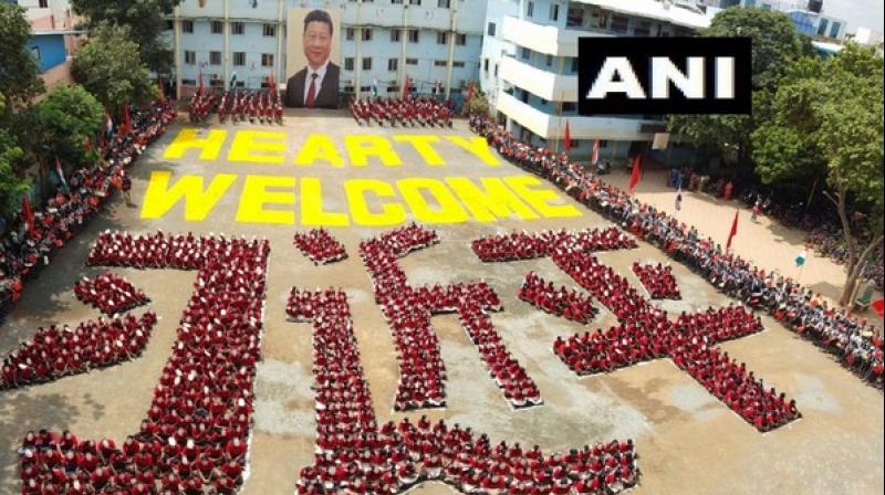 Wearing Xi\s masks, around 2000 students welcome Chinese Prez in unique way