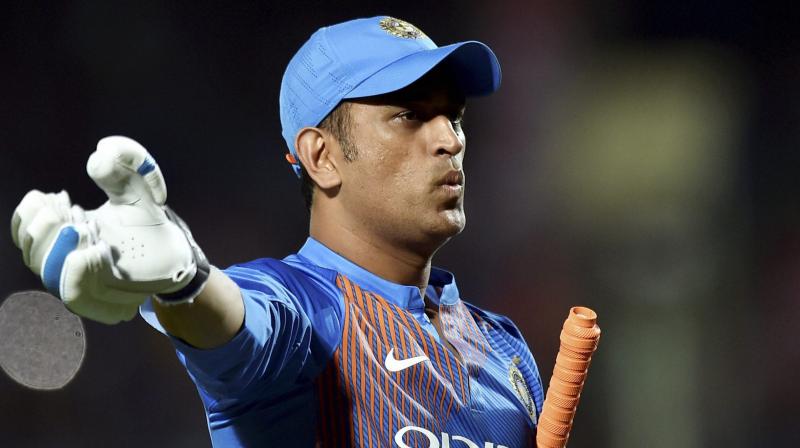 Pakistan Minister slams MS Dhoni for Army insignia on gloves