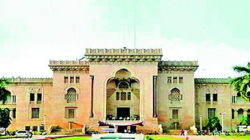 Hyderabad: Students of Osmania University protest over no water supply