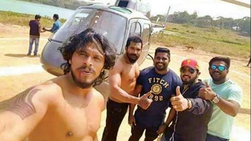 Stuntmen Raghav Uday and Anil take a selfie just before jumping into the helicopter for the shoot that ended in the tragedy, at Thippagondanahalli Reservoir on Monday (Photo: KPN)