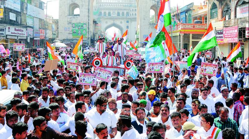 Thousands of Congress activists participate in a rally taken out from the Charminar to Gandhi Bhavan in Hyderabad on Friday protesting the Centres failure to ease sufferings of the common man post-demonetisation. (Photo: DC)