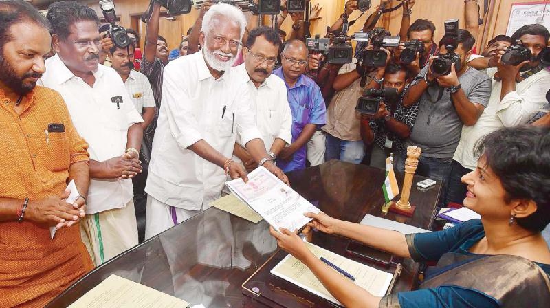 Candidates submit nominations: Kummanam has Rs 512 in hand, Rs 1.05 in deposits