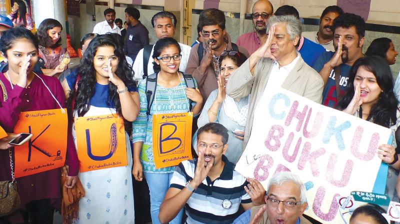 Prakash Belawadi, Raghu Dixit and members of Citizens for Bengaluru at a campaign Chuku Buku Beku for a commuter rail network in Bengaluru.