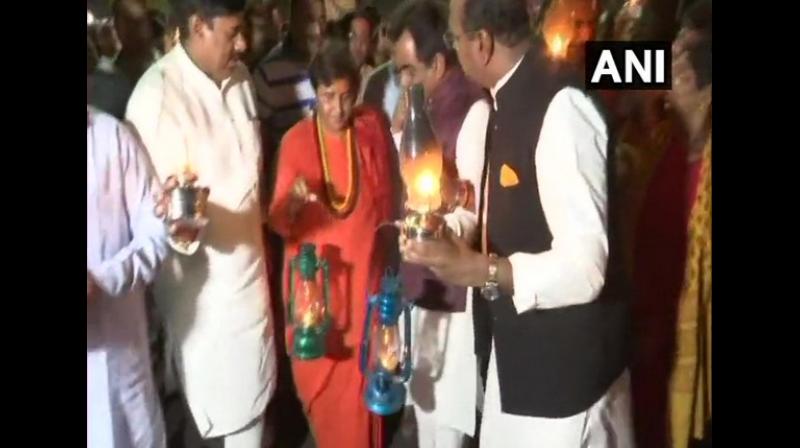 Pragya Thakur, BJP workers protest against recurrent power cuts in MP
