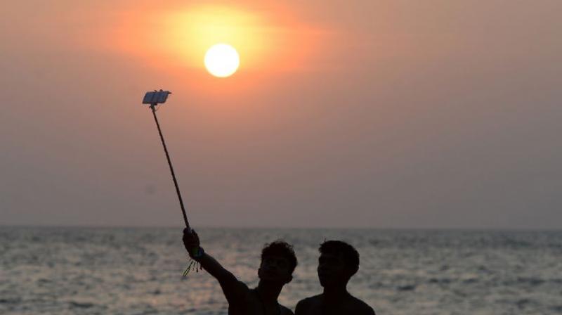 Scientists recommend no selfie zones, like those established in tourist spots in India, as a possible way to prevent such accidents (Photo: AFP)
