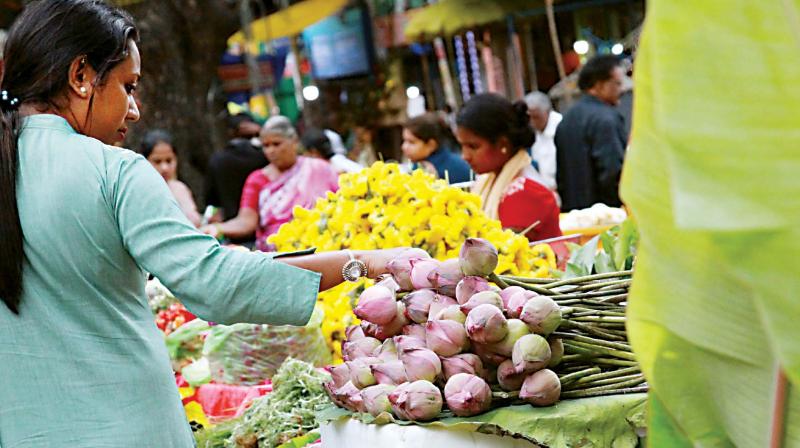 Bengaluru: Vegetable, fruits prices rise due to floods