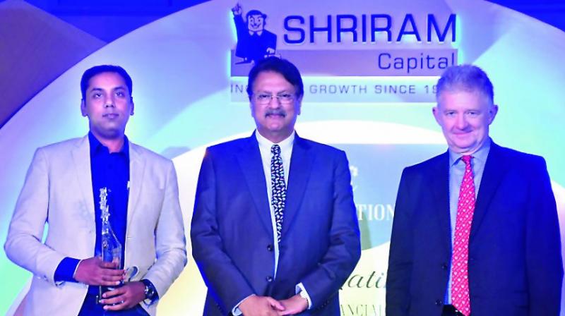 Deccan Chronicle Business Editor S. Umamaheshwar (left) with Piramal Enterprises Ltd. & Shriram Capital Ltd chairman Ajay Piramal (centre) and Sanlam Group CEO Ian Kirk after receiving the award for best story in the financial markets category, in Mumbai on Saturday.