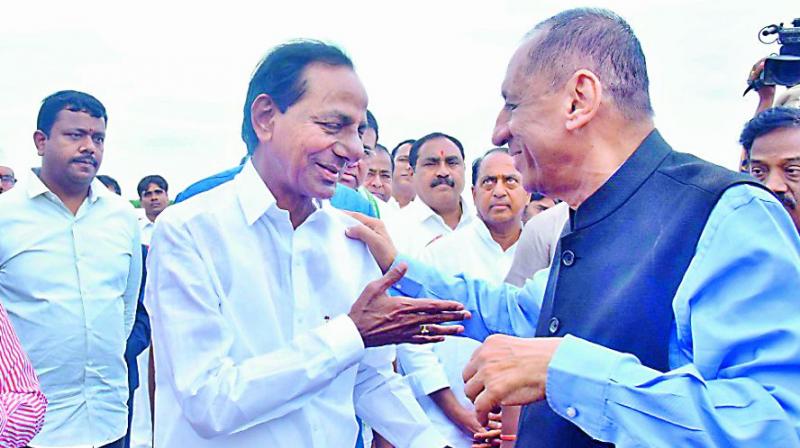 K Chandrasekhar Rao accords emotional farewell to ESL Narasimhan