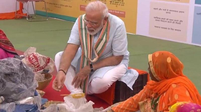 Mathura: PM Modi extends helping hand to rag-pickers segregate plastic from waste