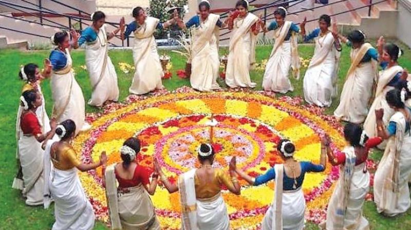 Prez, PM extend wishes on Onam; Keralites celebrate with lavish feast & floral decks