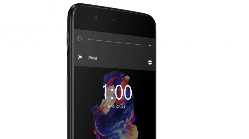 The OnePlus 5 comes in Midnight Black and Slate Grey colours.