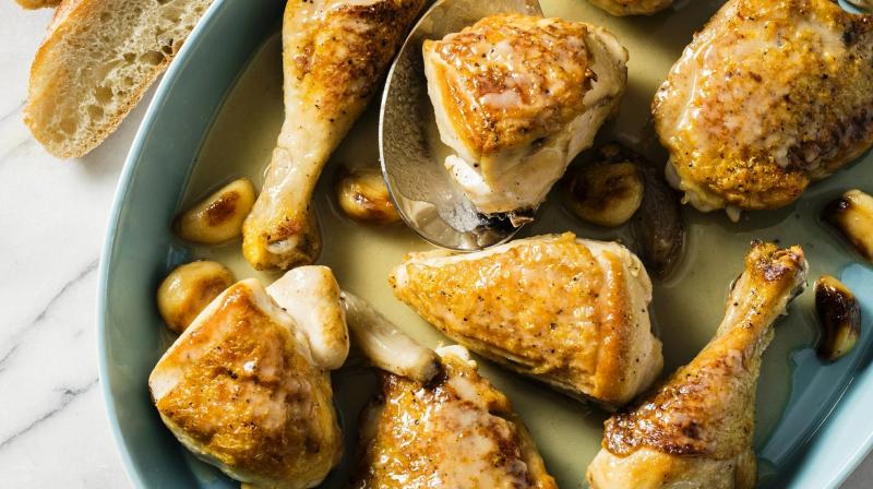Sumptuous chicken with 40 cloves of garlic
