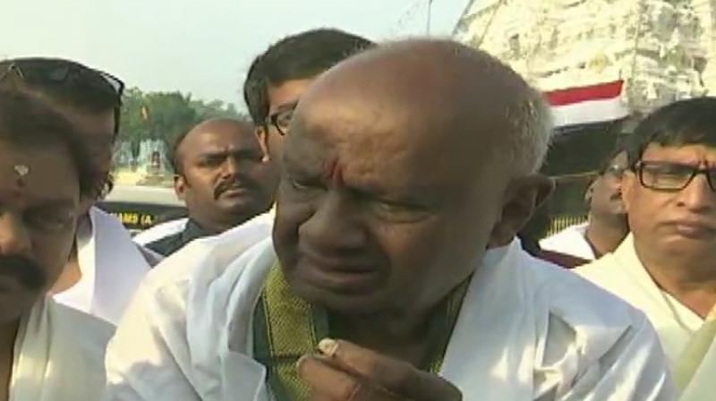 Deve Gowda offers prayers at Tirumala on his 86th birthday