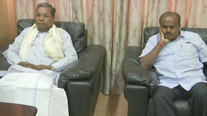 Meeting between Karnataka CM, Congress leaders underway