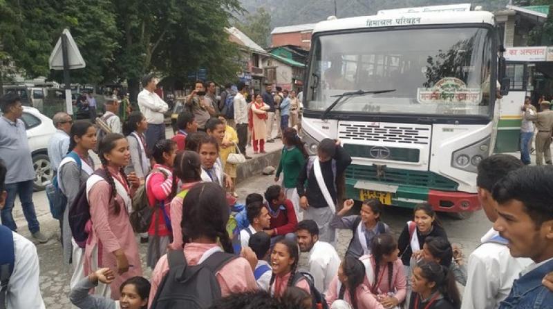 Students protest against bus shortage in Kullu