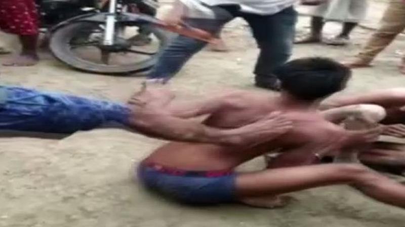 UP: Suspected thieves thrashed mercilessly by angry villagers in Jaunpur