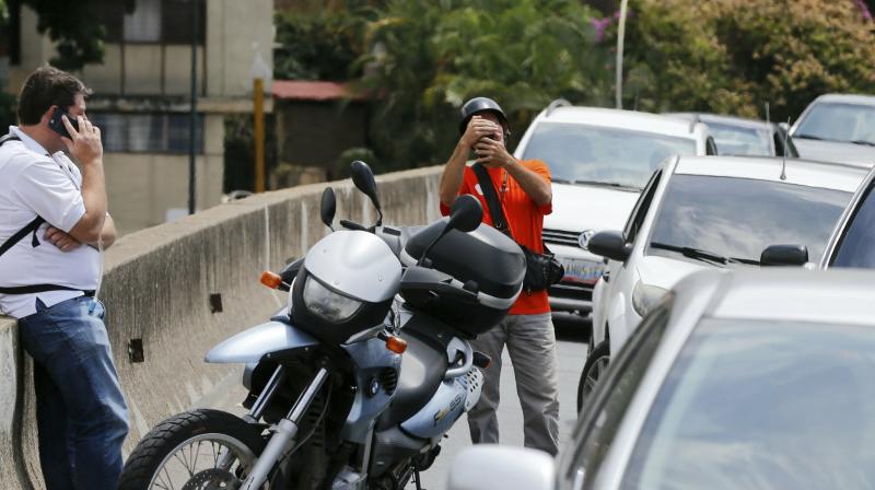 Venezuelans turn highway off ramp into cellphone hotspot