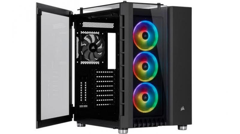 The Crystal Series 680X RGB  case includes one CORSAIR SP120 fan and three CORSAIR LL120 RGB PWM fans, each equipped with 16 individually addressable RGB LEDs.