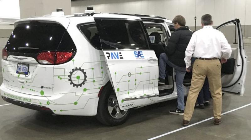 Public gets to take free ride in self-driving car