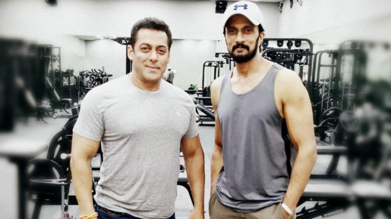 Sudeep shares picture with Salman Khan from sets of \Dabangg 3\