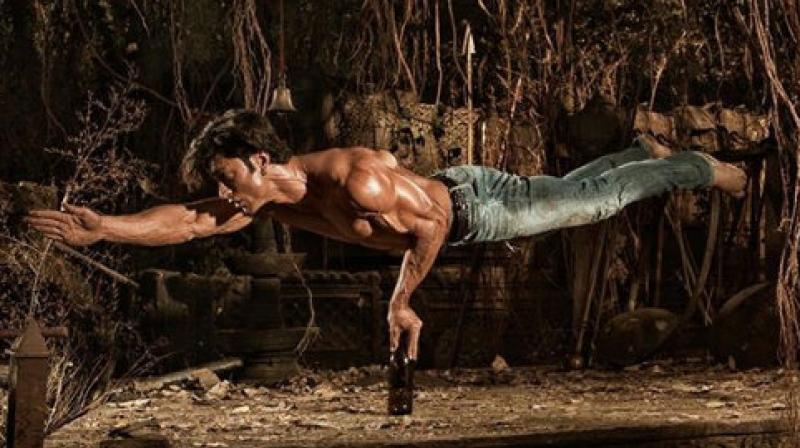 Vidyut Jammwal\s one hand balancing act takes over the internet with awe!