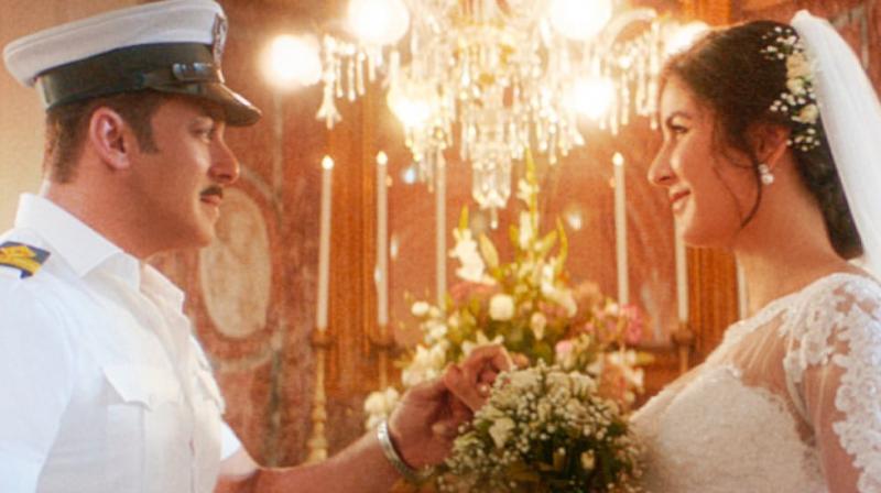 Turpeya song: The ever-so-charming Salman Khan steals the show in Naval uniform