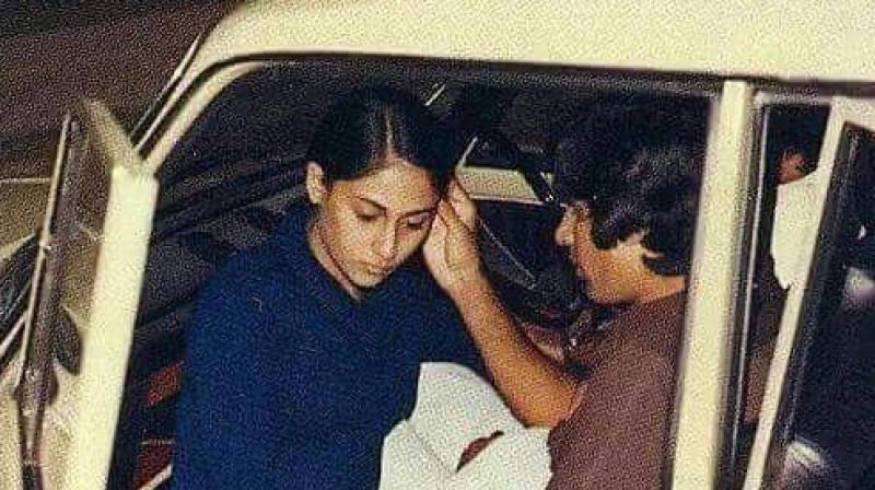 Amitabh Bachchan gets romantic with wife Jaya Bachchan. (Photo: Instagram)