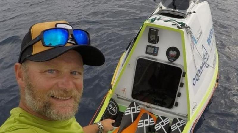 Spanish man paddles his way from California to Hawaii, crosses over 4000 km