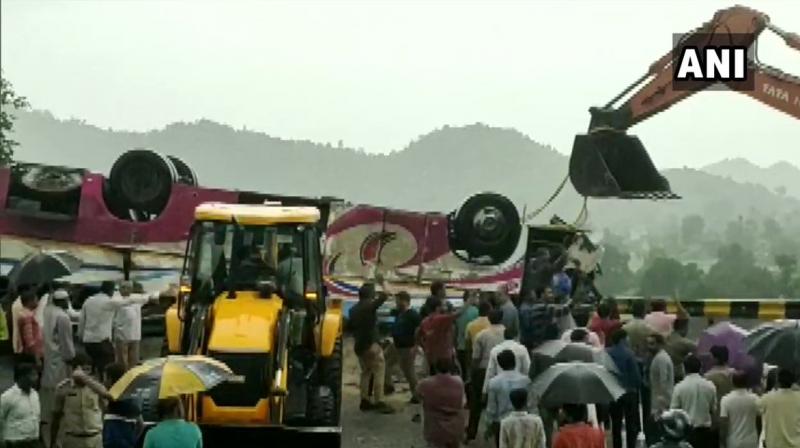 Private bus overturns in Gujaratâ€™s Banaskantha; 21 dead, 53 injured