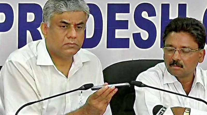 Congress leaders Rajeev Gowda and V.S. Ugrappa release the alleged audio conversation between Janardhan Reddy and party MLA Basangouda Daddal.