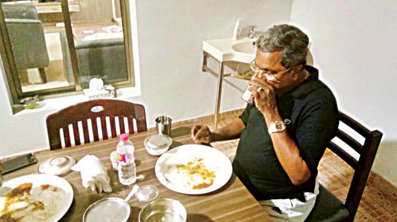 Former Chief Minister Siddaramaiah eating his strictly restricted diet at  a nature cure centre in Dharmastala.