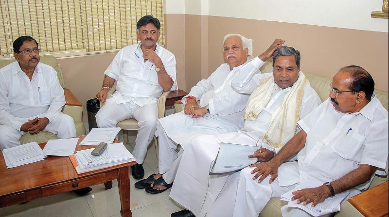 (From R) Senior Congress leader Veerappa Moily, former chief minister and Co-ordination Committee chairman Siddaramaiah, Revenue Minister R.V. Deshpande, Water Resources Minister D.K. Shivakumar and Deputy Chief Minister G. Parameshwar at a meeting at the KPCC office in Bengaluru on Friday. (Photo: PTI)