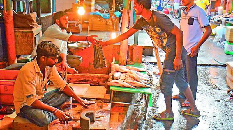 Traders are asked not to use additives and chemicals to prolong shelf life of fish.