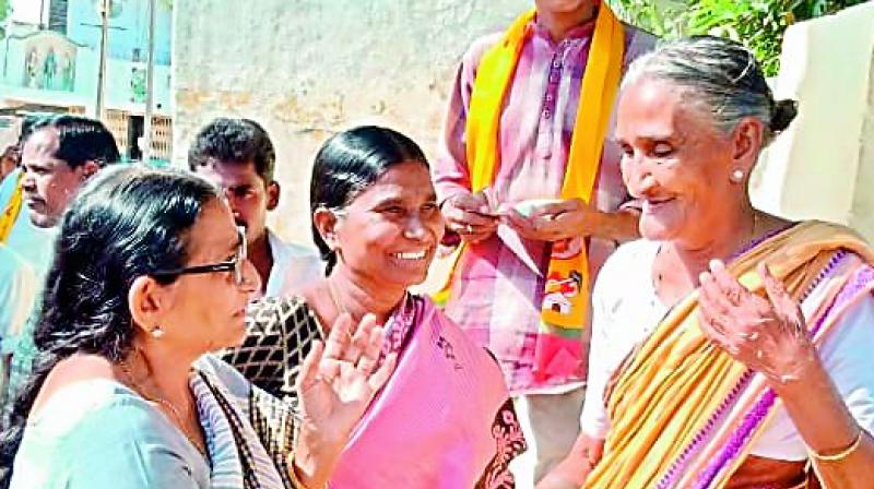 Kadapa: 80-year-old campaigns for her son