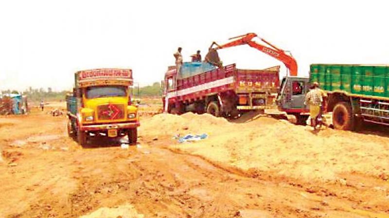 Kakinada: Two workers buried alive as sand caves in