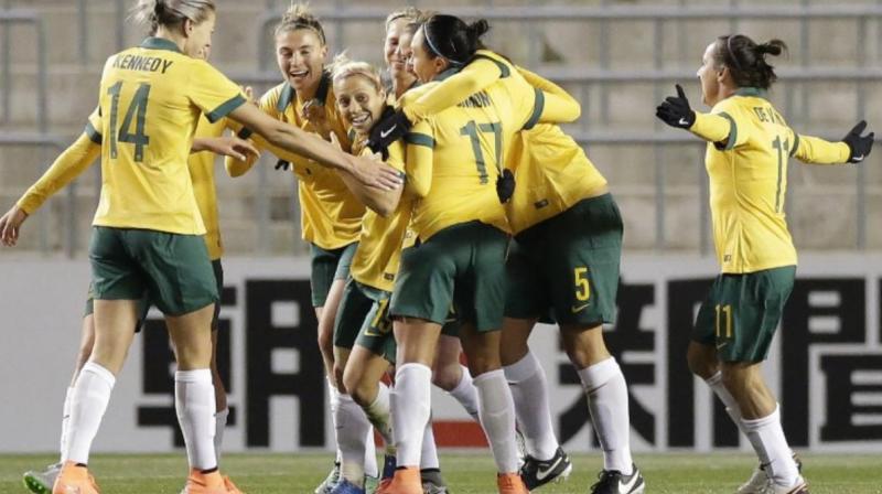 Australia\s women footballers to get same base pay as men