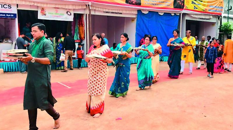 Hyderabad: Rain fails to dampen Puja spirit