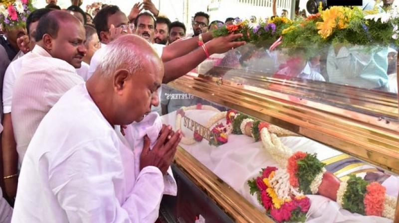 Deve Gowda, Kumaraswamy pay homage to JD(S) leaders killed in Sri Lanka blasts