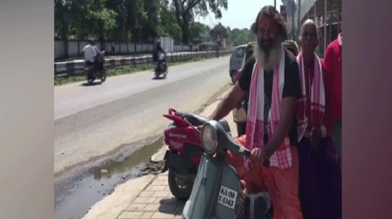 Modern day \Shravan Kumar\: K\taka man on pilgrimage across India with mother in tow